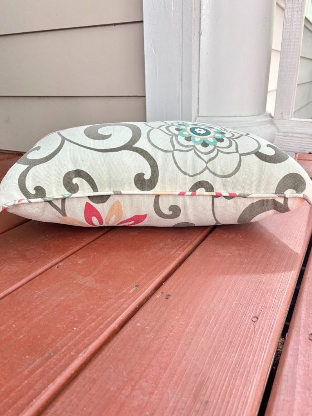 Pillow Perfect Outdoor Lumbar Throw Pillows Set of 2 Floral Scroll Pattern 18x11 - Picture 9 of 11